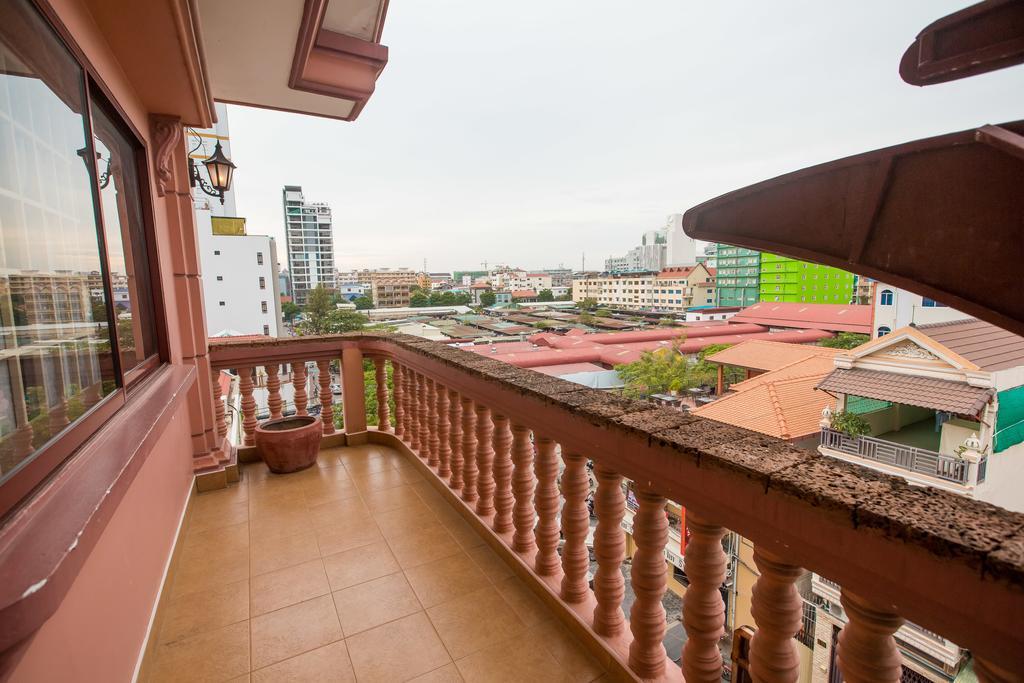 Flamingos Hotel Phnom Penh Exterior foto
